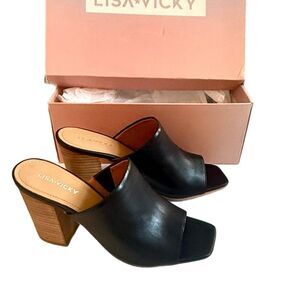 NWT Lisa Vicky Virtue V Sandal in black.  Size 7